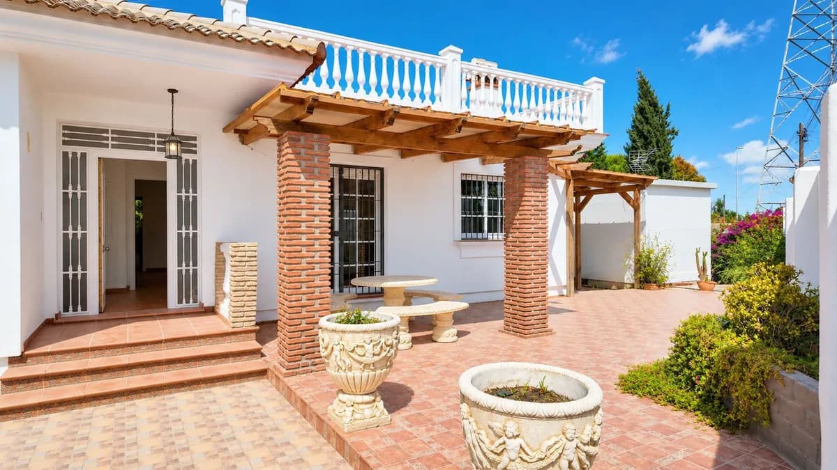 5 Bedroom Detached Villa for Sale in Alhaurín de la Torre, Málaga - Image 8