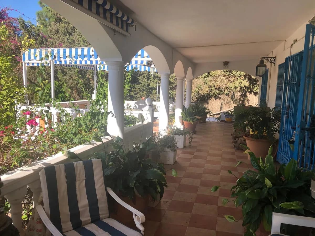 4 Bedroom Detached Villa for Sale in El Chaparral, Málaga - Image 4