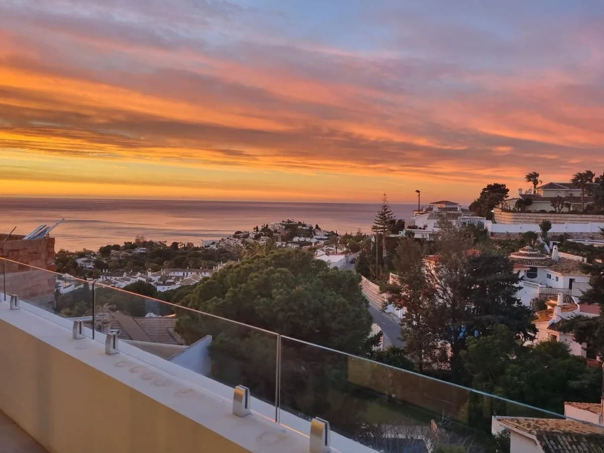 5 Bedroom Detached Villa for Sale in Benalmadena, Málaga - Image 2