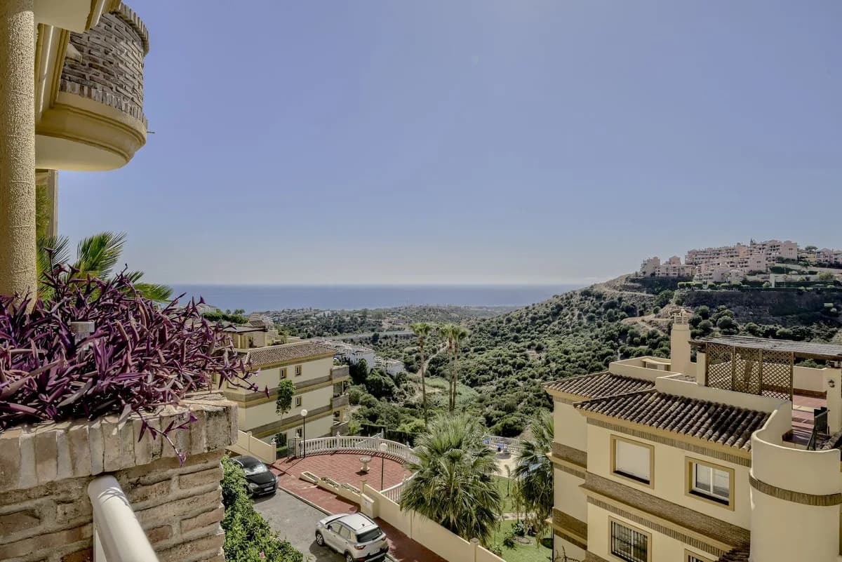 2 Bedroom Ground Floor Apartment for Sale in Calahonda, Málaga