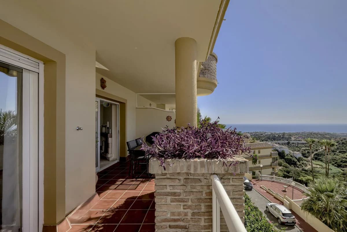 2 Bedroom Ground Floor Apartment for Sale in Calahonda, Málaga - Image 2