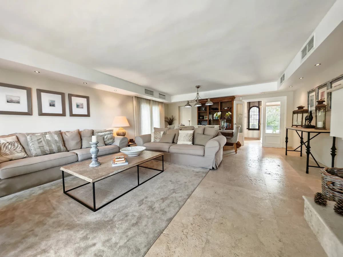 3 Bedroom Detached Villa for Sale in El Chaparral, Málaga - Image 6
