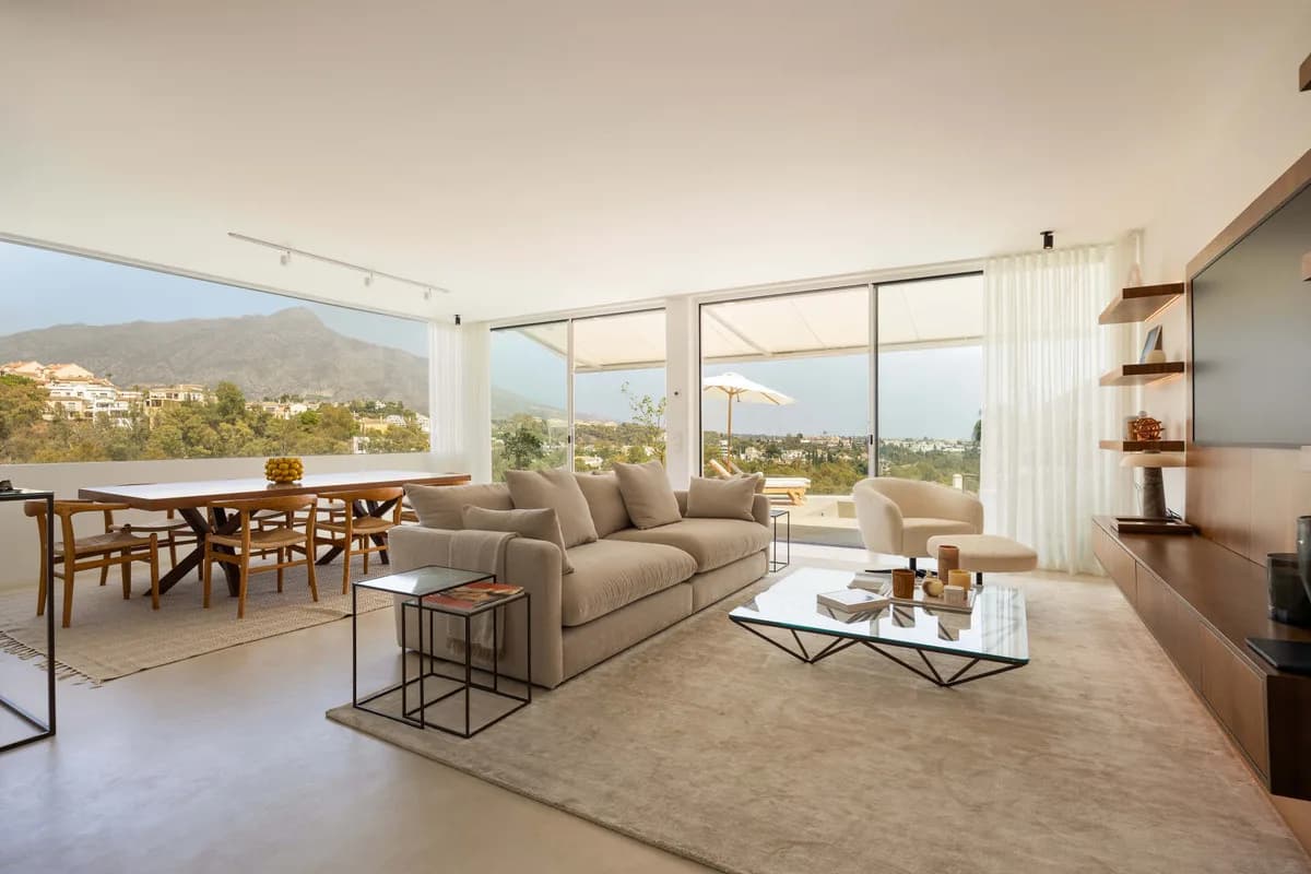 3 Bedroom Middle Floor Apartment for Sale in Nueva Andalucía, Málaga - Image 7