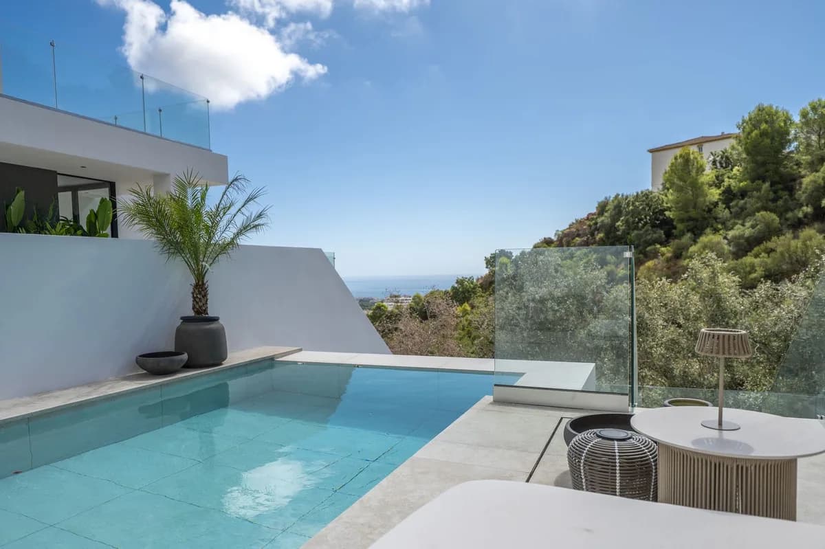 5 Bedroom Detached Villa for Sale in Benalmadena, Málaga - Image 3
