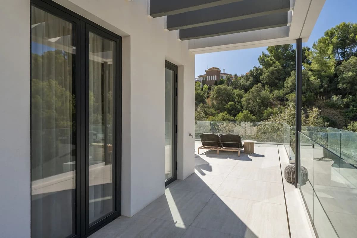 5 Bedroom Detached Villa for Sale in Benalmadena, Málaga - Image 7