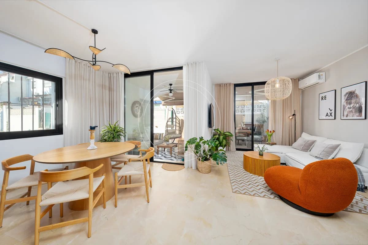 3 Bedroom Semi-Detached House for Sale in Estepona, Málaga