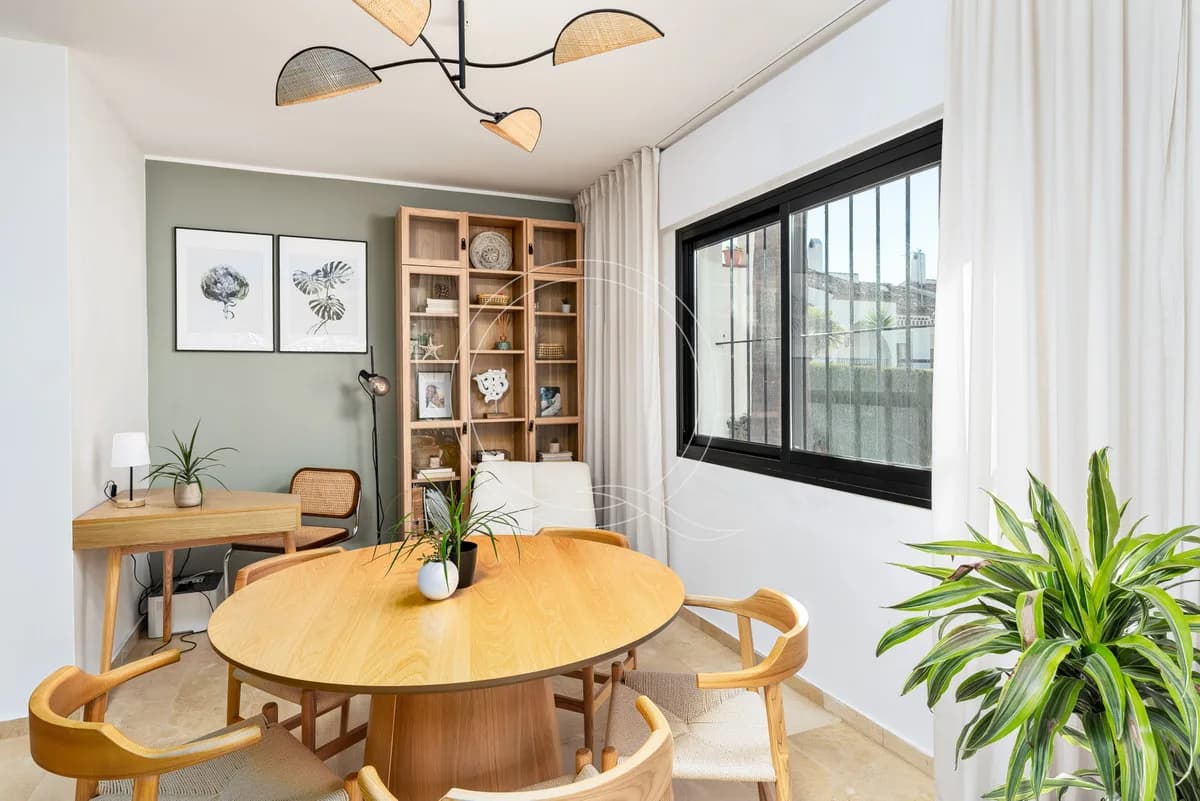 3 Bedroom Semi-Detached House for Sale in Estepona, Málaga - Image 3