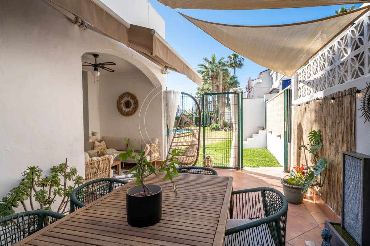 3 Bedroom Semi-Detached House for Sale in Estepona, Málaga - Image 6
