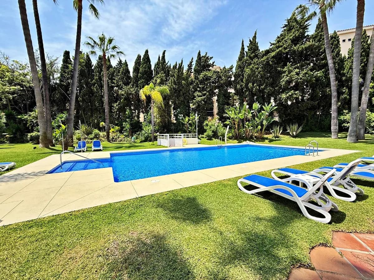3 Bedroom Top Floor Apartment for Sale in Puerto Banús, Málaga - Image 2