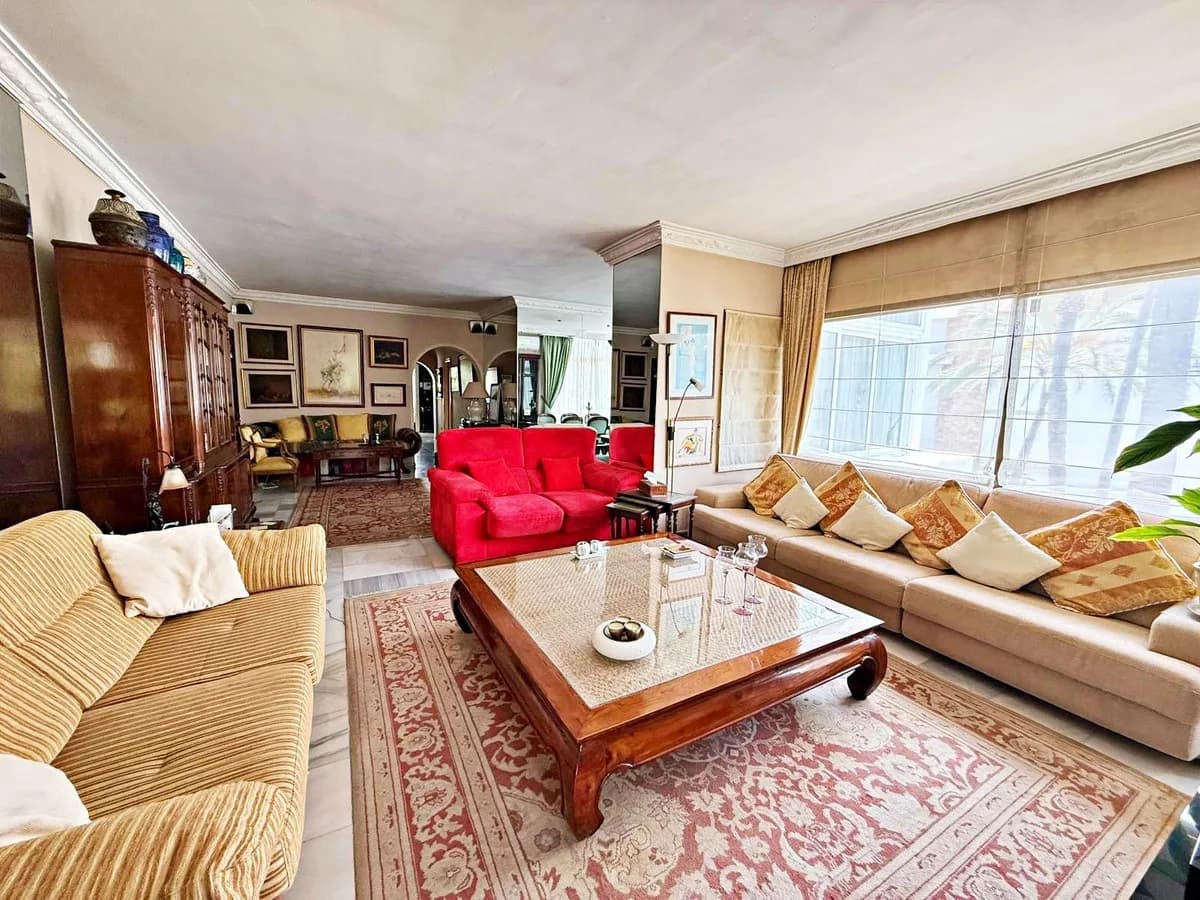 3 Bedroom Top Floor Apartment for Sale in Puerto Banús, Málaga - Image 6