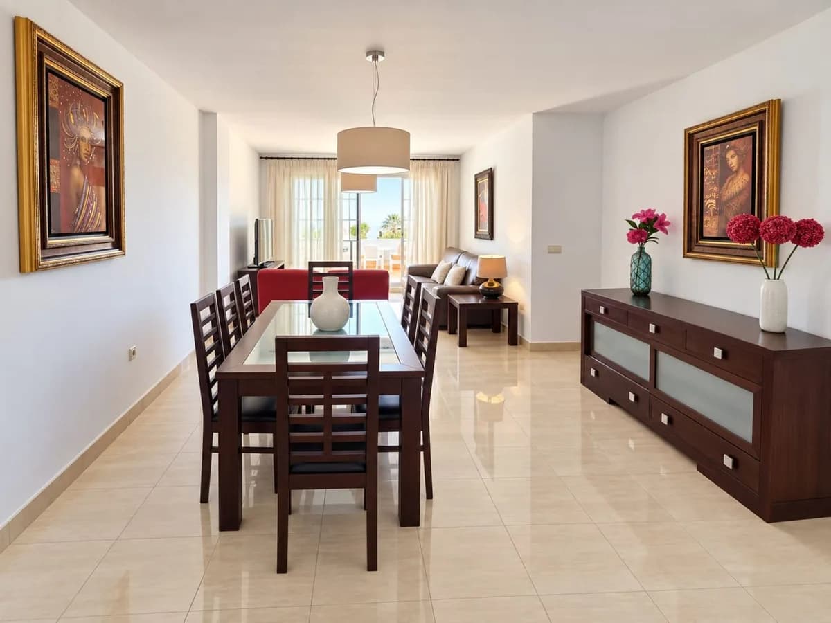 3 Bedroom Ground Floor Apartment for Sale in La Duquesa, Málaga - Image 3