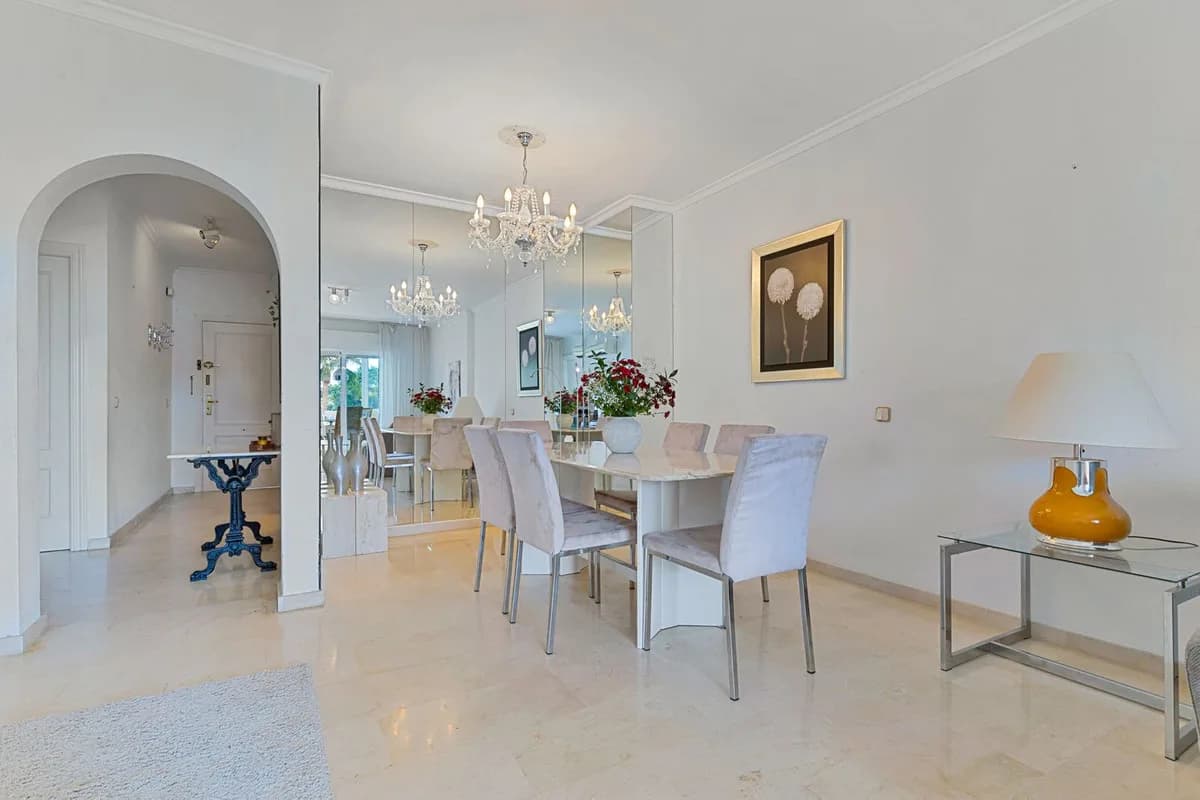 2 Bedroom Middle Floor Apartment for Sale in Fuengirola, Málaga - Image 5