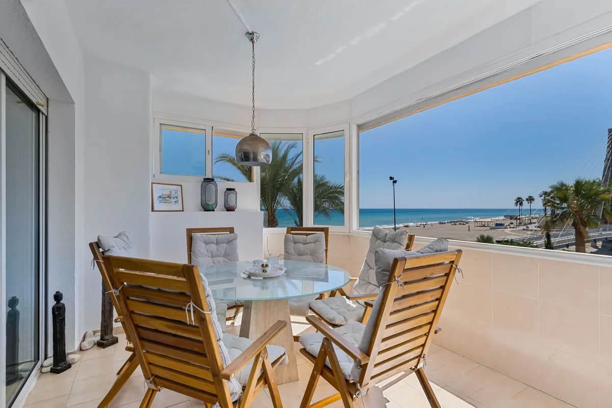 2 Bedroom Middle Floor Apartment for Sale in Fuengirola, Málaga - Image 6