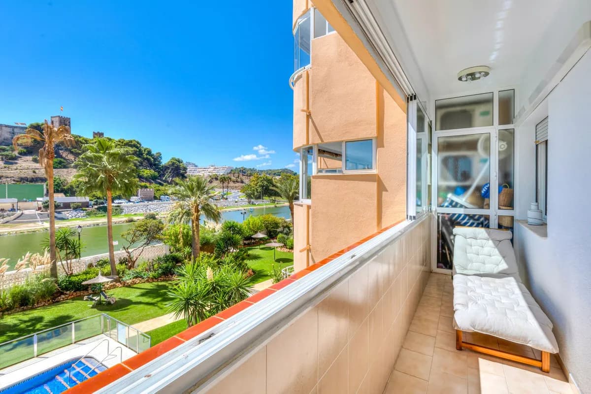 2 Bedroom Middle Floor Apartment for Sale in Fuengirola, Málaga - Image 8