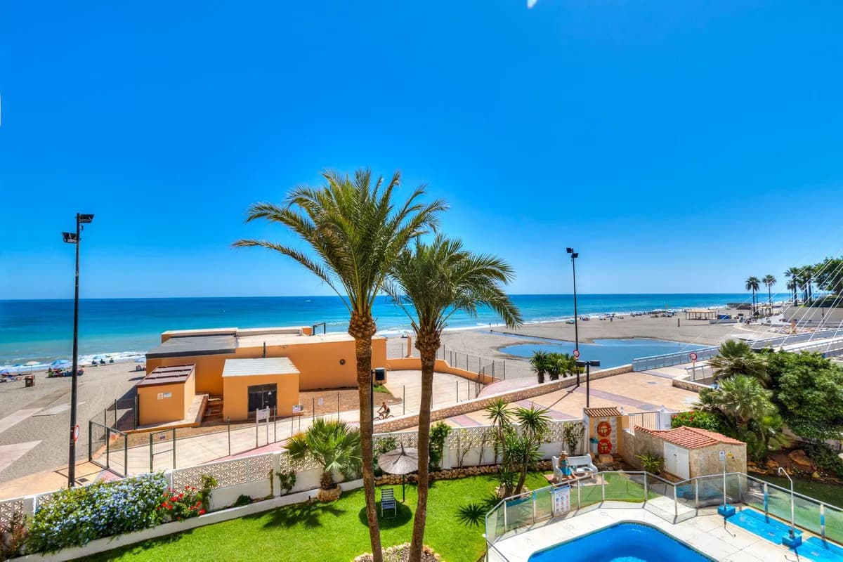2 Bedroom Middle Floor Apartment for Sale in Fuengirola, Málaga - Image 9