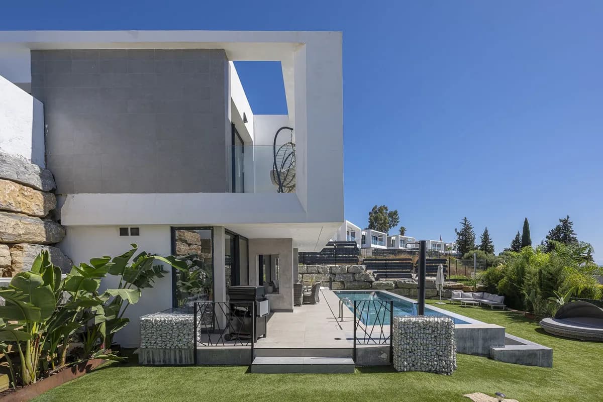 4 Bedroom Detached Villa for Sale in Valle Romano, Málaga - Image 4