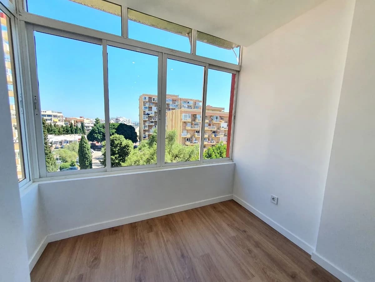 Middle Floor Studio for Sale in Benalmadena Costa, Málaga - Image 6