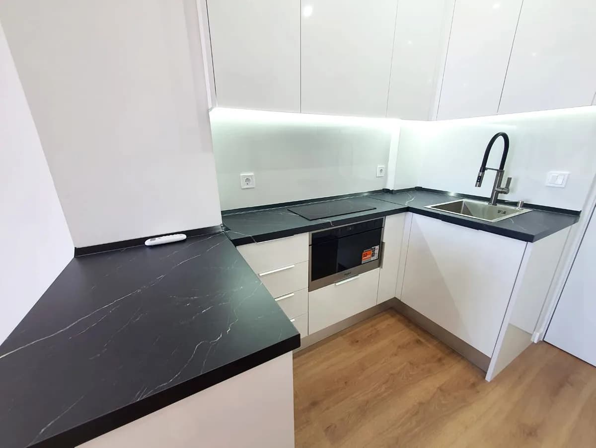 Middle Floor Studio for Sale in Benalmadena Costa, Málaga - Image 8