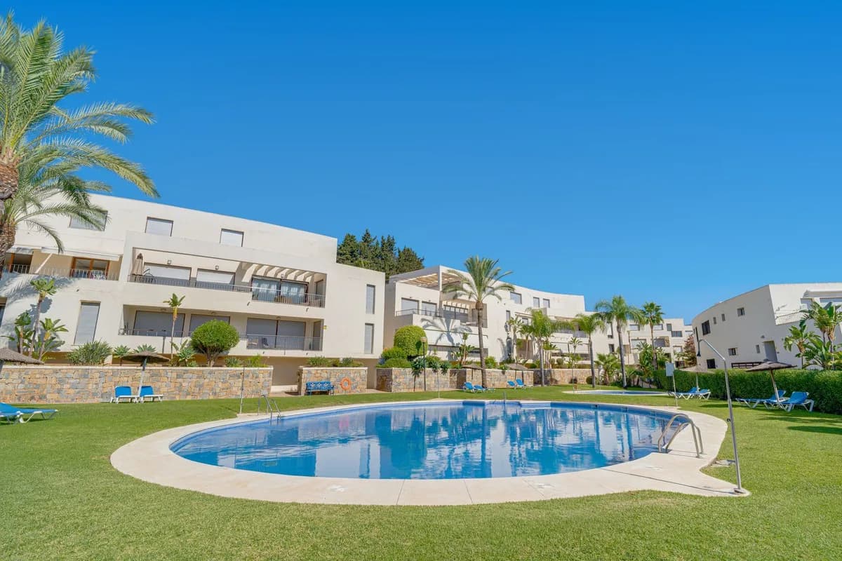 3 Bedroom Ground Floor Apartment for Sale in Altos de los Monteros, Málaga - Image 4