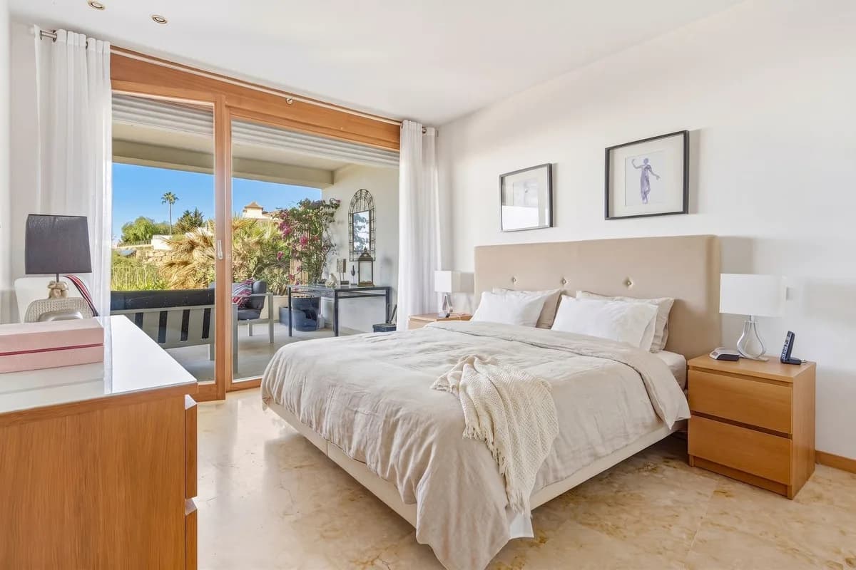 3 Bedroom Ground Floor Apartment for Sale in Altos de los Monteros, Málaga - Image 7