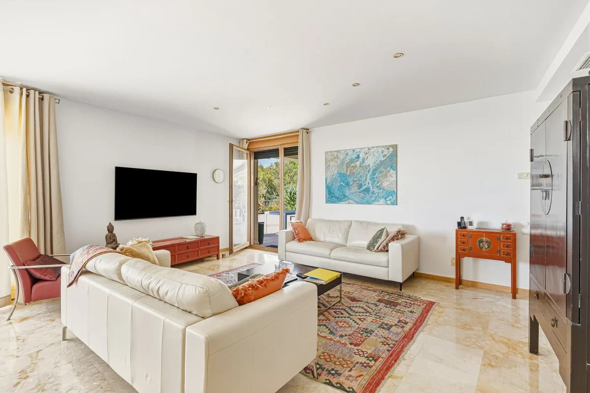 3 Bedroom Ground Floor Apartment for Sale in Altos de los Monteros, Málaga - Image 8