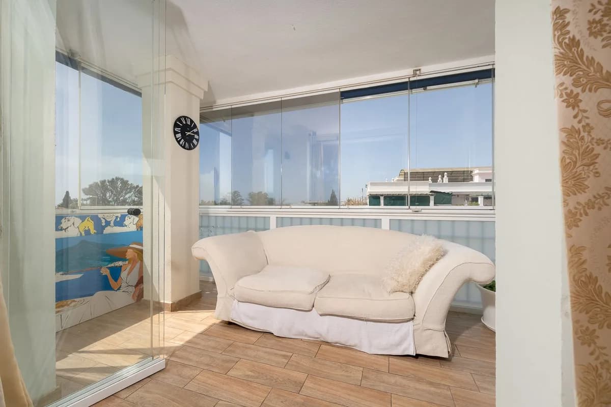2 Bedroom Middle Floor Apartment for Sale in Nueva Andalucía, Málaga - Image 6