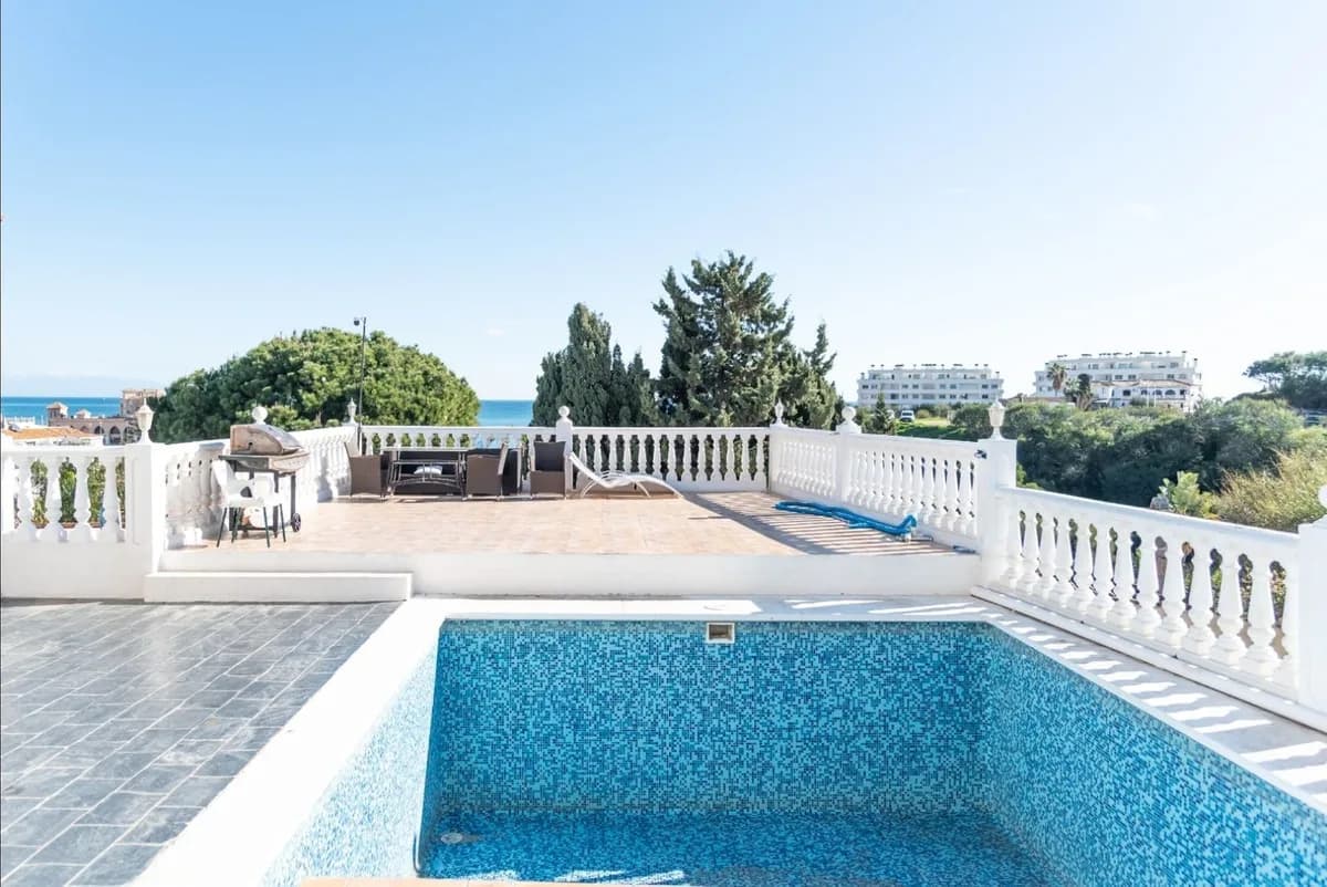 7 Bedroom Detached Villa for Sale in Mijas Costa, Málaga - Image 2