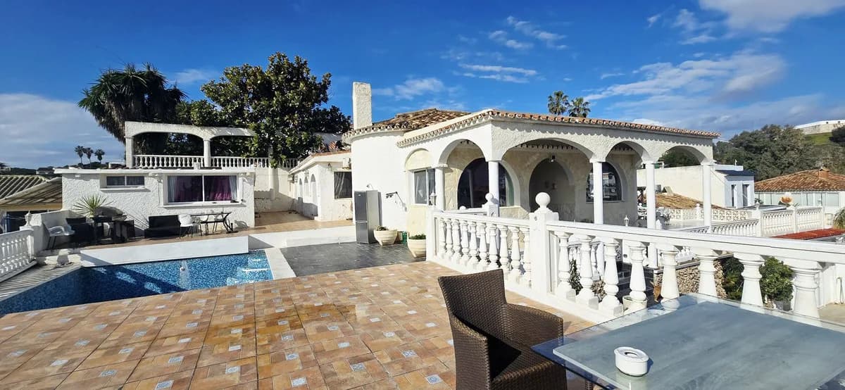 7 Bedroom Detached Villa for Sale in Mijas Costa, Málaga - Image 3