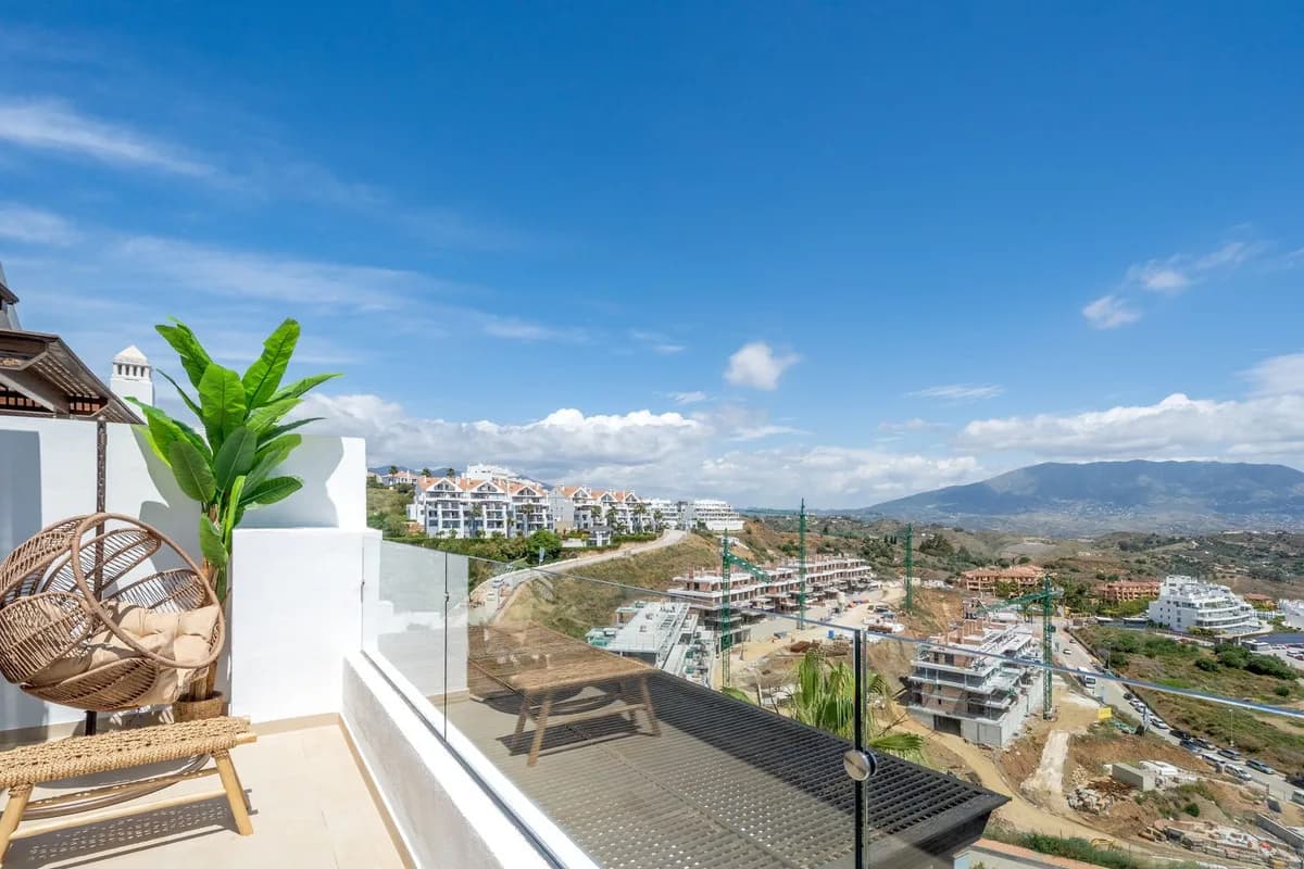 3 Bedroom Penthouse Duplex for Sale in Calanova Golf, Málaga - Image 4