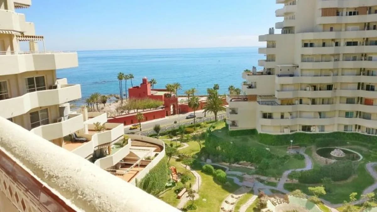1 Bedroom Middle Floor Apartment for Sale in Benalmadena, Málaga