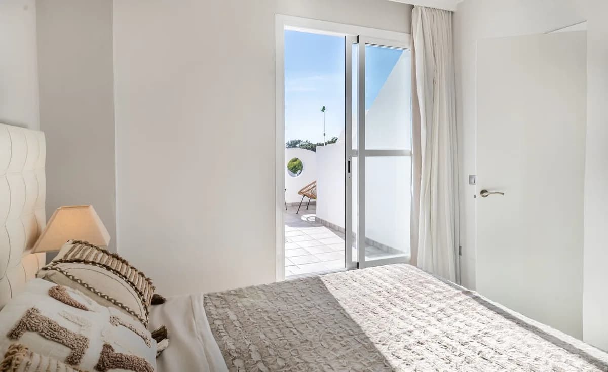 2 Bedroom Townhouse for Sale in Marbella, Málaga - Image 7