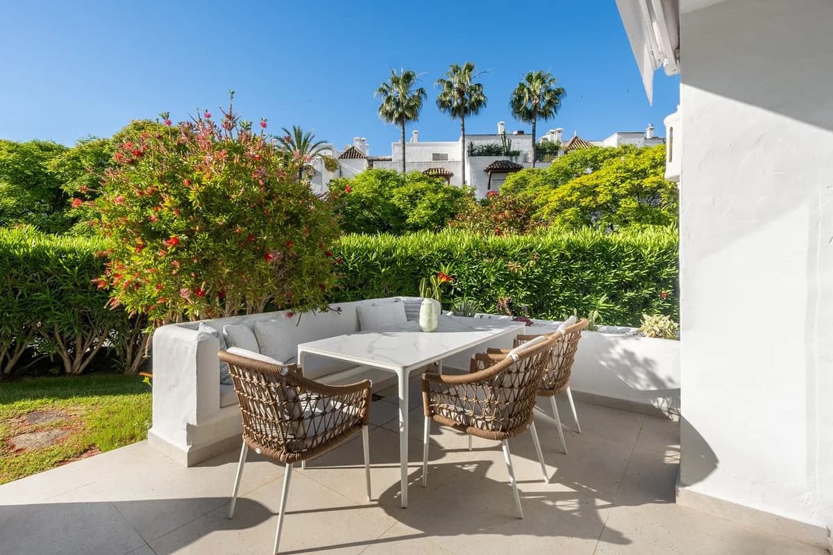 4 Bedroom Ground Floor Apartment for Sale in Marbella, Málaga - Image 4