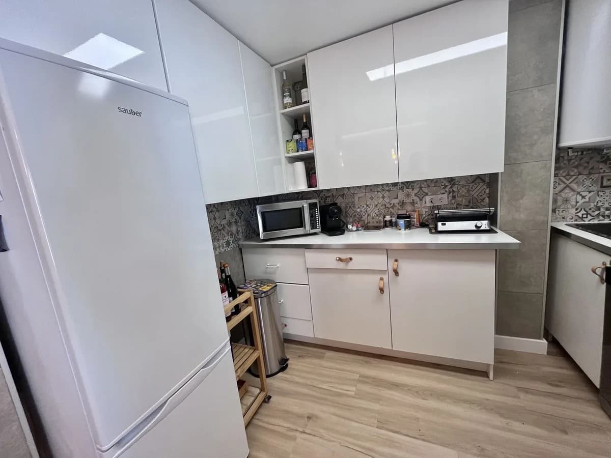 3 Bedroom Middle Floor Apartment for Sale in Torremolinos, Málaga - Image 4
