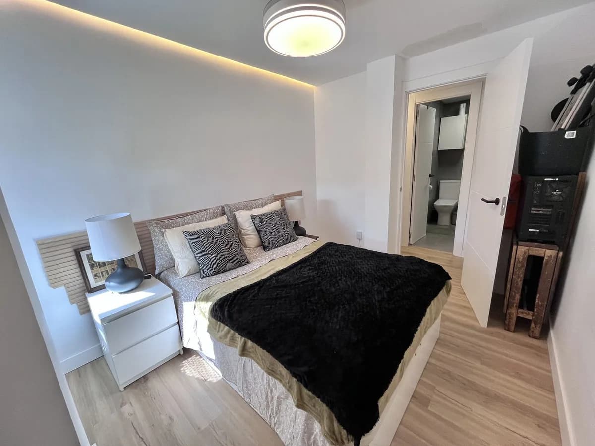 3 Bedroom Middle Floor Apartment for Sale in Torremolinos, Málaga - Image 7
