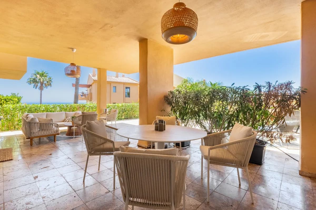 2 Bedroom Middle Floor Apartment for Sale in Benahavís, Málaga - Image 9