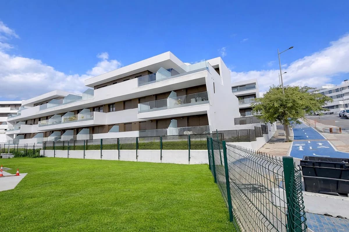 2 Bedroom Middle Floor Apartment for Sale in Estepona, Málaga