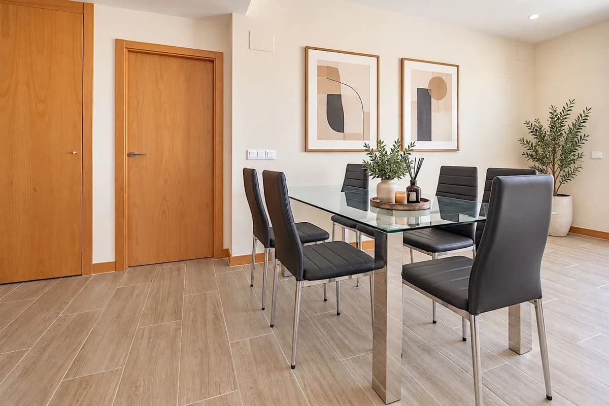 2 Bedroom Middle Floor Apartment for Sale in Estepona, Málaga - Image 7