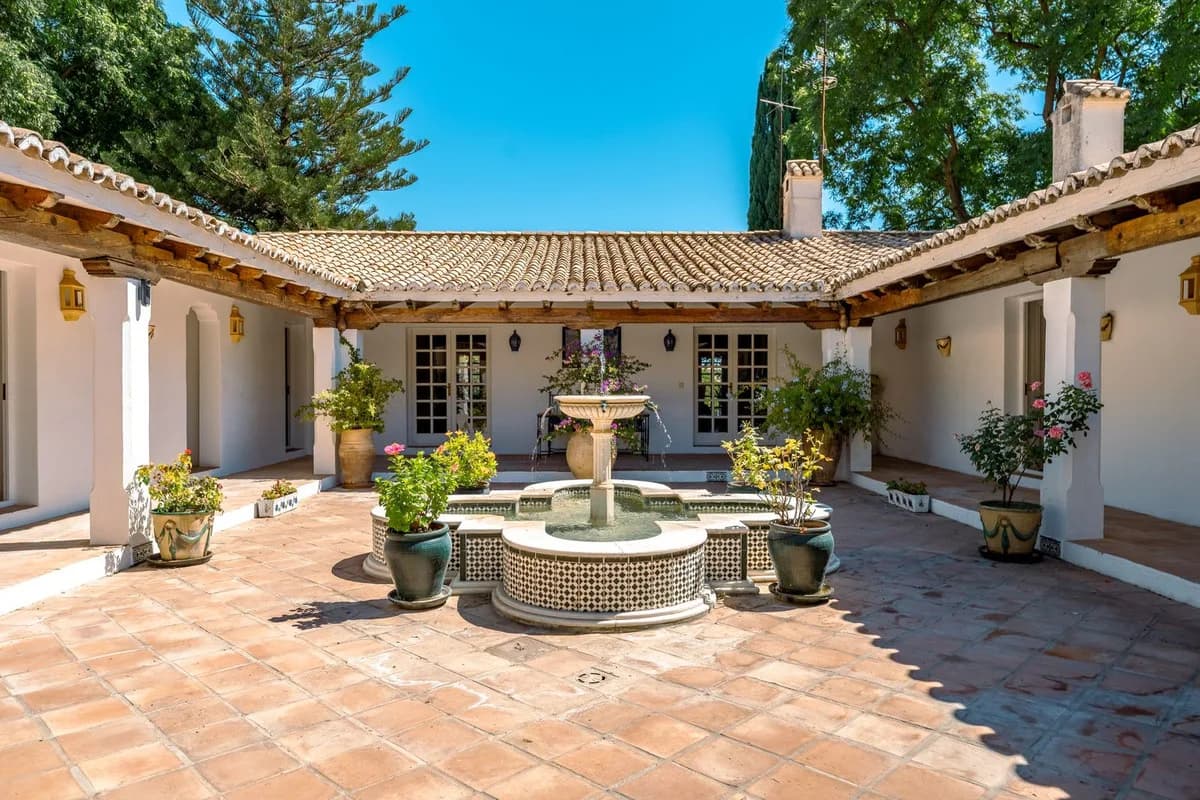 8 Bedroom Finca - Cortijo for Sale in Cancelada, Málaga