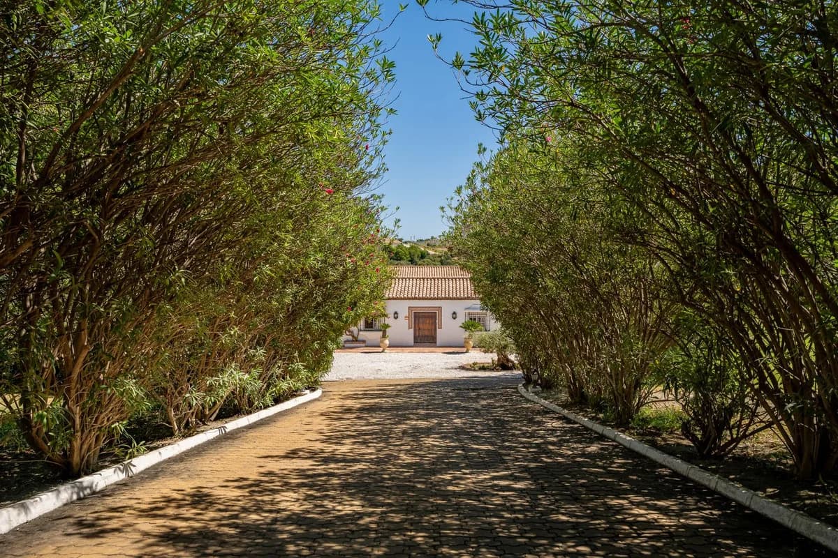 8 Bedroom Finca - Cortijo for Sale in Cancelada, Málaga - Image 3