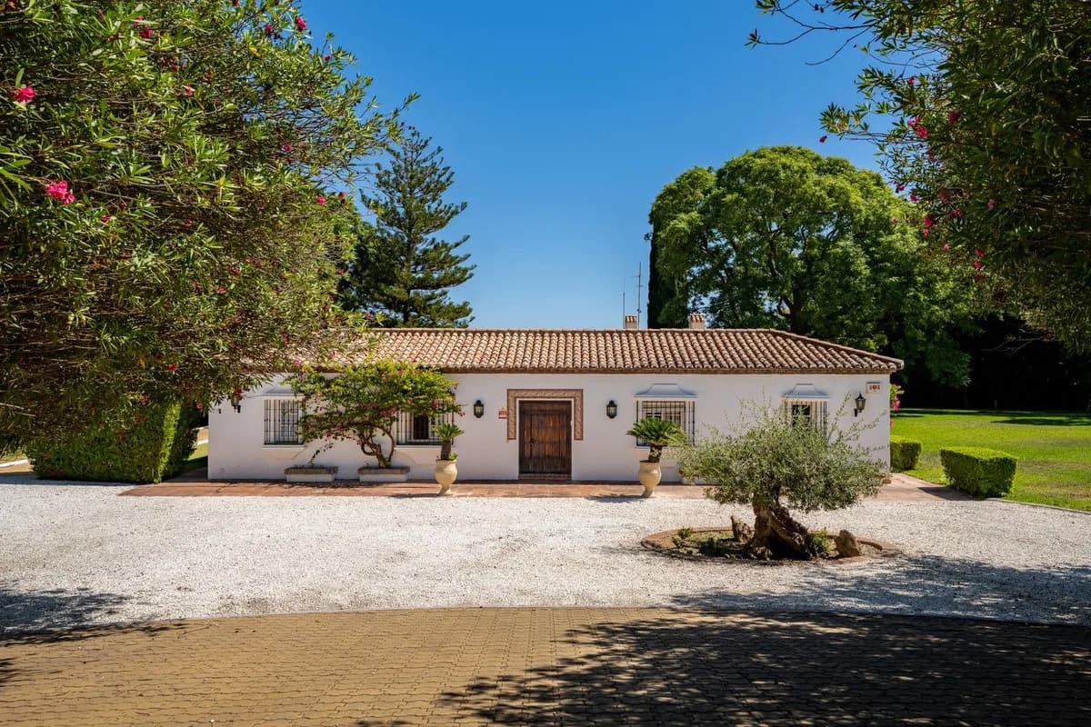 8 Bedroom Finca - Cortijo for Sale in Cancelada, Málaga - Image 5
