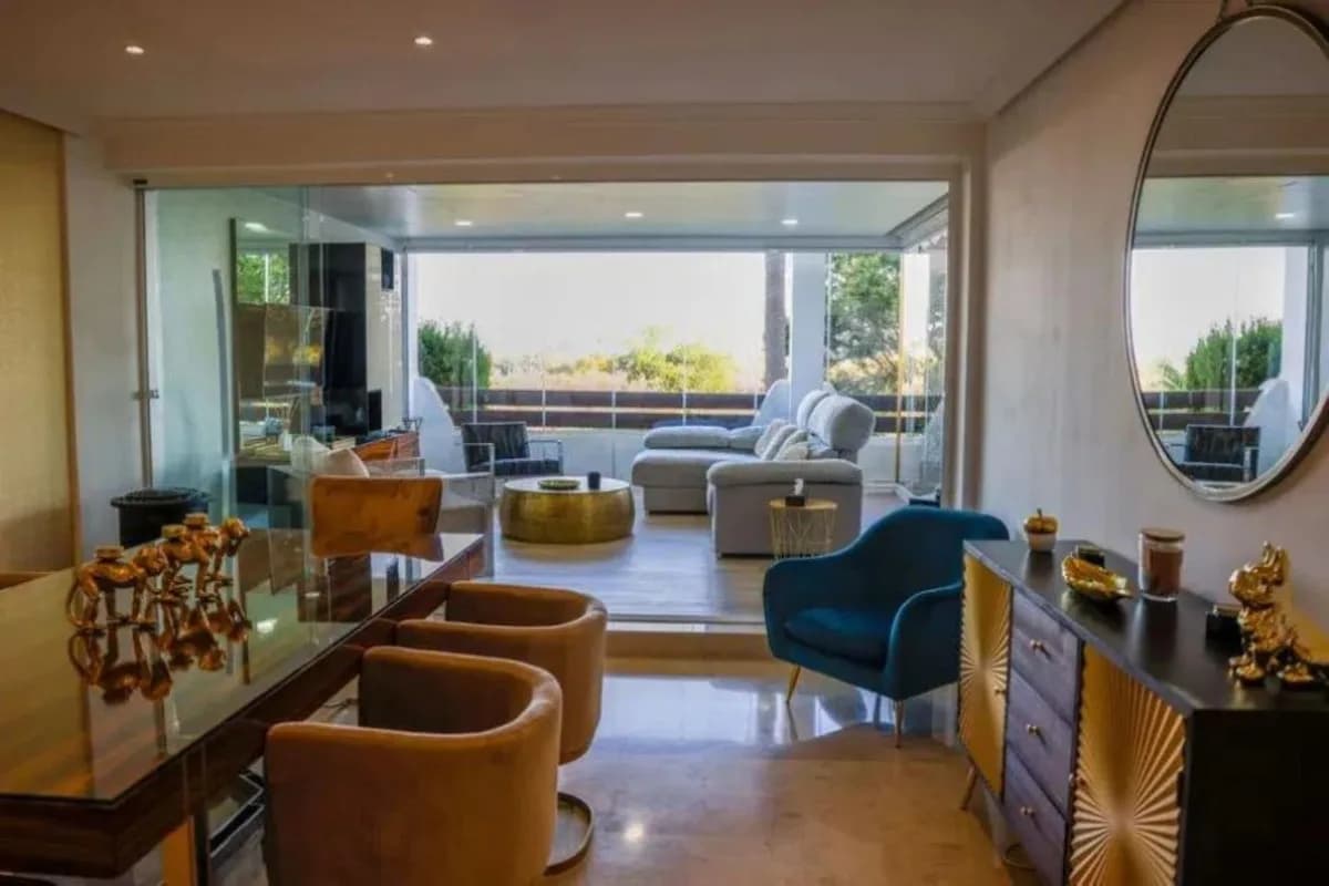 2 Bedroom Middle Floor Apartment for Sale in Selwo, Málaga