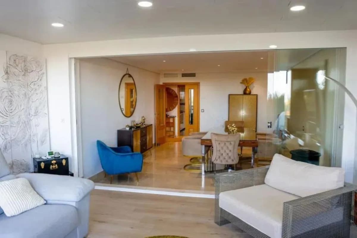 2 Bedroom Middle Floor Apartment for Sale in Selwo, Málaga - Image 9