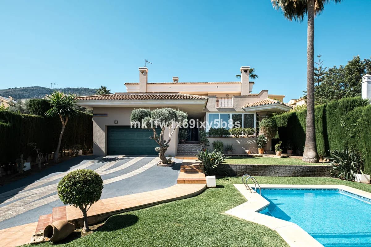 5 Bedroom Detached Villa for Sale in Alhaurín de la Torre, Málaga