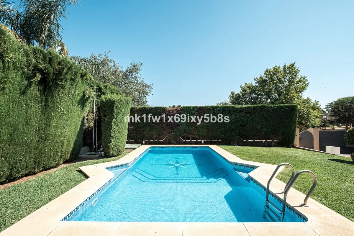 5 Bedroom Detached Villa for Sale in Alhaurín de la Torre, Málaga - Image 4