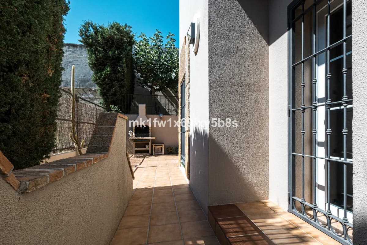 5 Bedroom Detached Villa for Sale in Alhaurín de la Torre, Málaga - Image 6