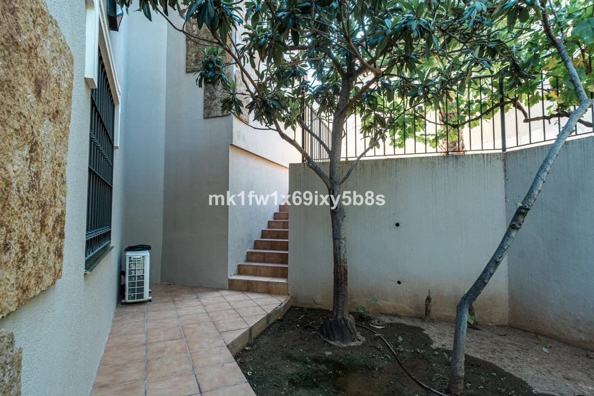 5 Bedroom Detached Villa for Sale in Alhaurín de la Torre, Málaga - Image 8