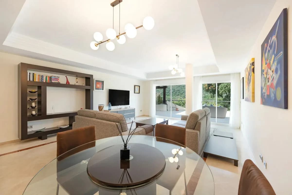 3 Bedroom Ground Floor Apartment for Sale in San Roque, Cádiz - Image 3
