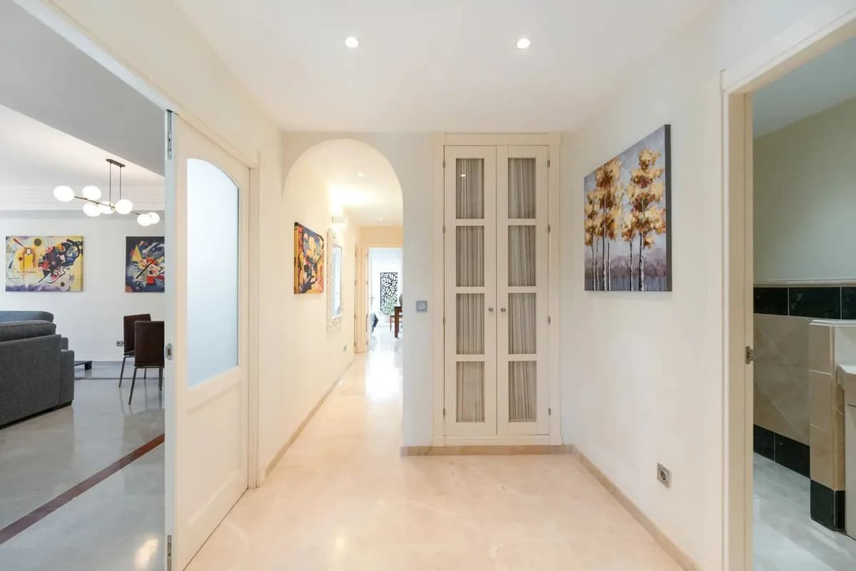 3 Bedroom Ground Floor Apartment for Sale in San Roque, Cádiz - Image 6