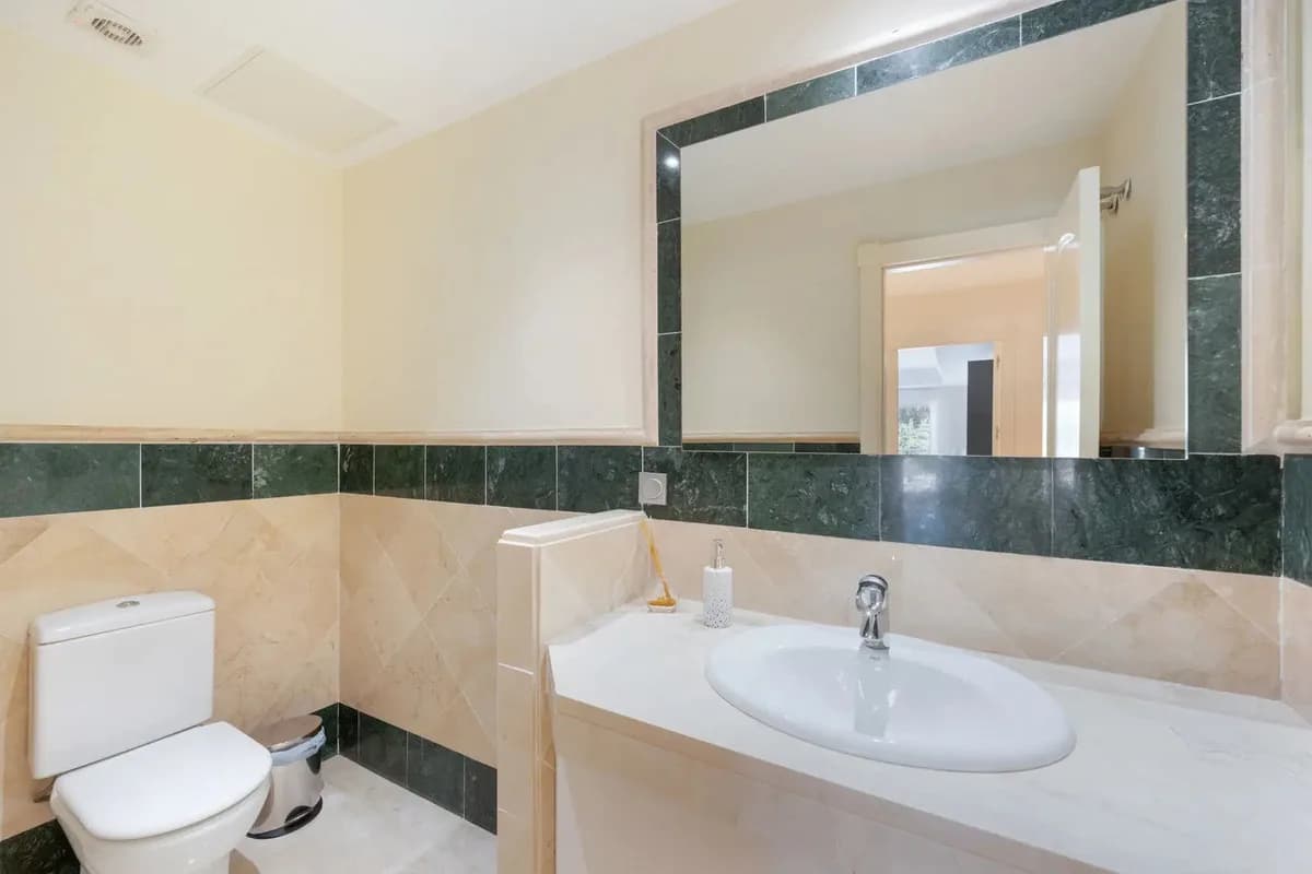 3 Bedroom Ground Floor Apartment for Sale in San Roque, Cádiz - Image 8