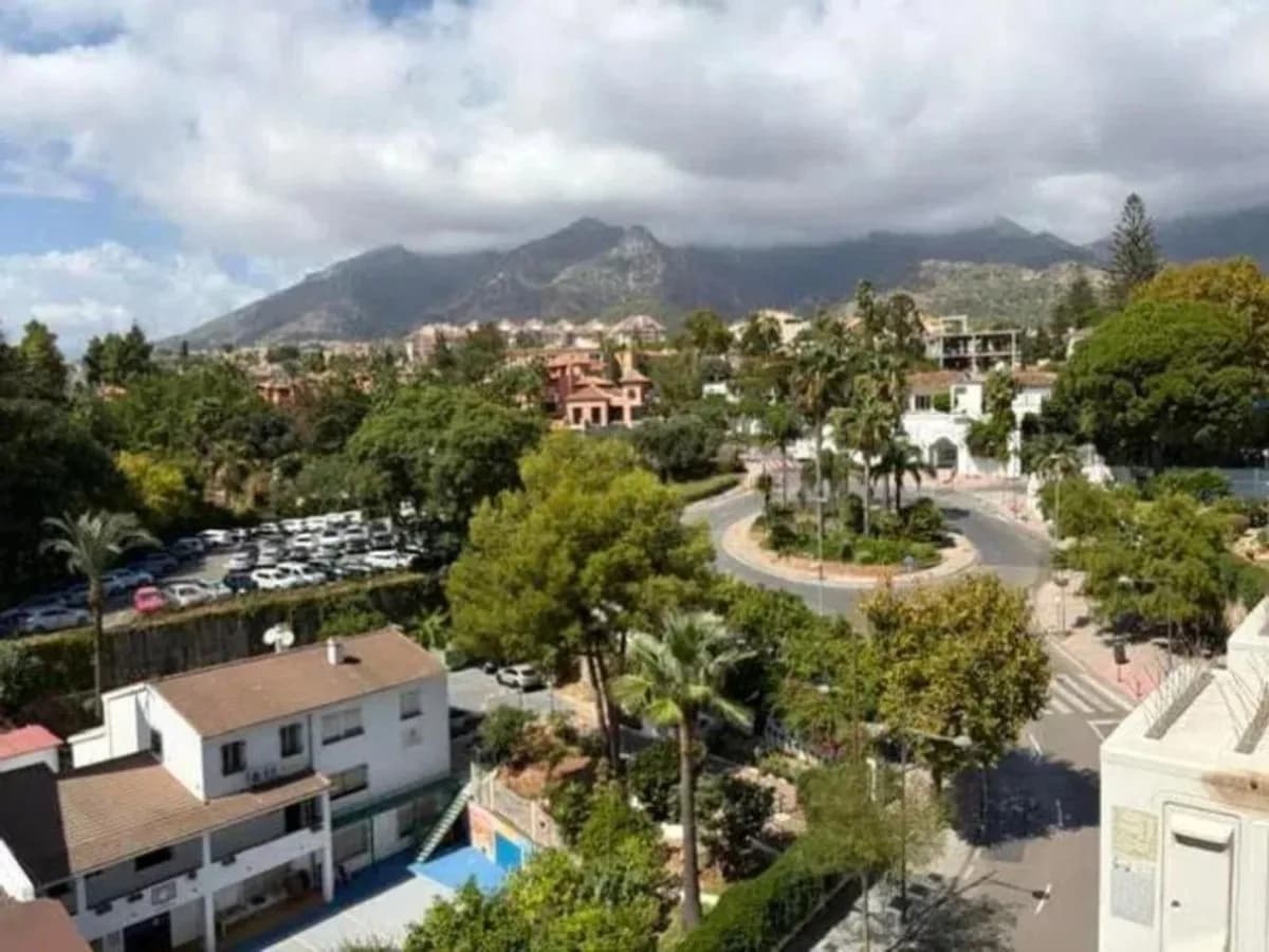 1 Bedroom Middle Floor Apartment for Sale in Marbella, Málaga